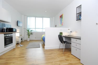 1 bed studio, 2A Old Town Street, City Centre, Plymouth, PL11AE - Image 1